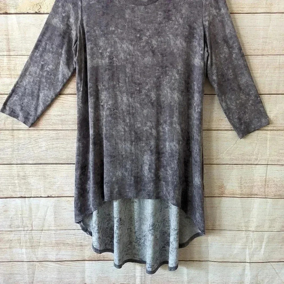 LOGO Layers Lori Goldstein Size S Distressed Print High-Low Hem Knit Tunic Top - Picture 3 of 11